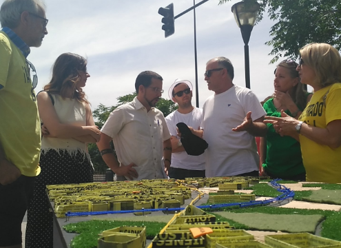Terrón y Pascual atienden a los afectados por el no soterramiento del AVE. Terrón y Pascual atienden a los afectados por el no soterramiento del AVE.