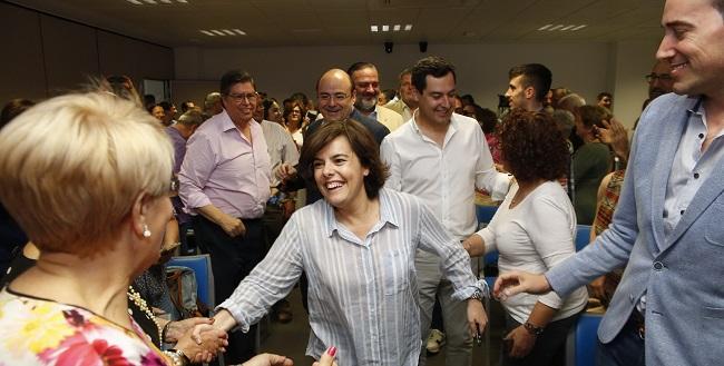 Soraya Sáenz de Santamaría, en Granada durante la campaña de primarias.