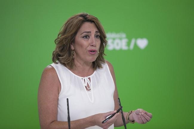 La secretaria del PSOE-A, Susana Díaz, atiende a los medios antes de mantener una reunión con los alcaldes de Huelva; Jaén; y Sevilla.