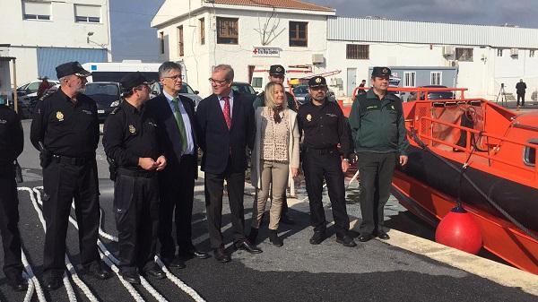 La fiscal superior y los representantes de las fuerzas de seguridad, en el Puerto de Motril.