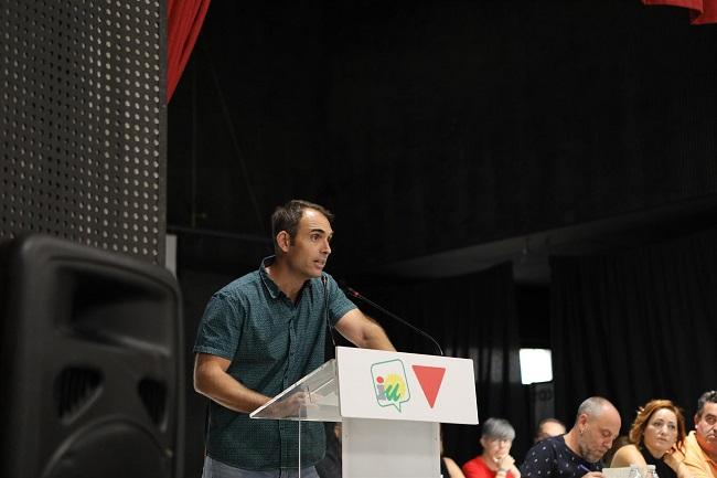 Toni Valero, durante la asamblea celebrada en Salar.