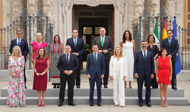 Moreno posa con su Gobierno tras la segunda crisis.