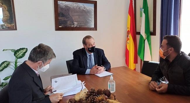 Reunión de representantes de la Junta con el Ayuntamiento de Trevélez.