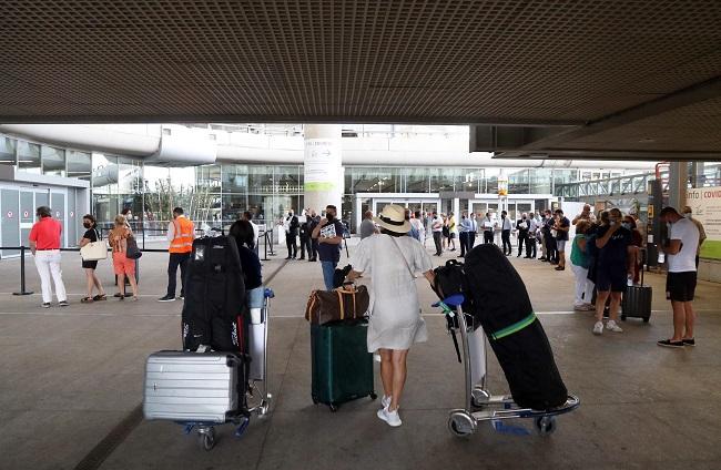 Llegada de turistas al aeropuerto malagueño.