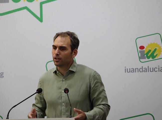 El coordinador de IU Andalucía, Toni Valero, este lunes en rueda de prensa.