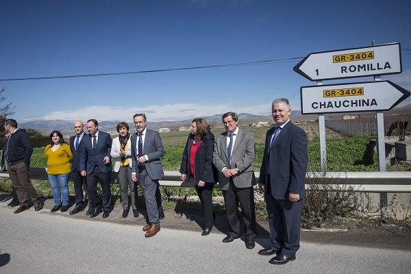 Representantes de la Junta, la Diputación y de los municipios de la variante en su visita a la zona.