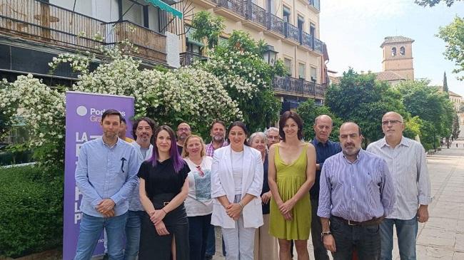 Candidatos de Podemos, junto a Alejandra Durán y Manu Ríos.