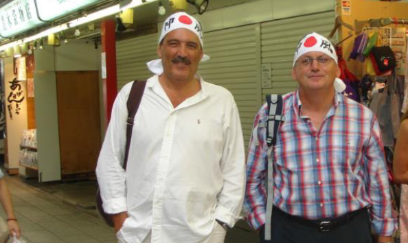 Fotografía de Manuel Lorente y José Julián Romero durante su viaje a Japón incorporada al sumario.