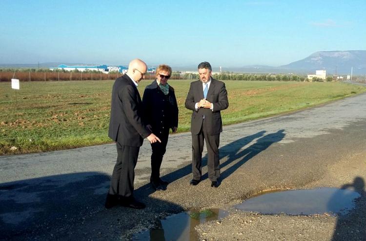 Los representantes de Ciudadanos en su visita a la carretera. Los representantes de Ciudadanos en su visita a la carretera.