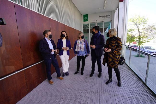 Concejales socialistas en el Centro de Salud Albayda.