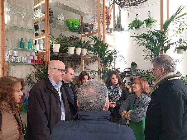 Un momento de la visita al barrio Fígares. Un momento de la visita al barrio Fígares.