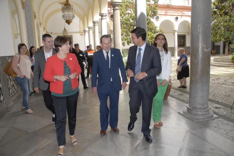 El alcalde junto al consejero de Justicia e Interior. El alcalde junto al consejero de Justicia e Interior.