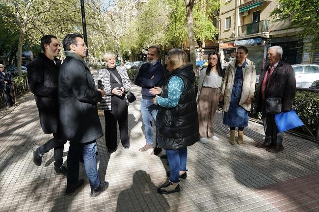 Cuenca, junto a los ediles socialistas y vecinos del Zaidín.