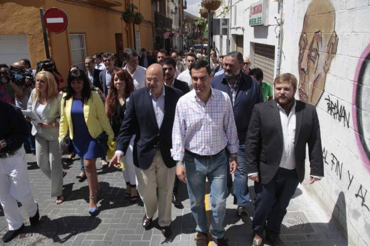 El líder del PP andaluz no incluyó la capital en sus visitas. Moreno y Pérez,en Maracena.
