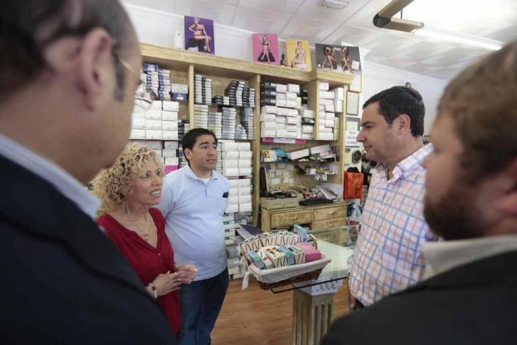 El presidente del PP andaluz respalda hoy a los candidatos de Maracena, Motril y Salobreña. Moreno, en Maracena.