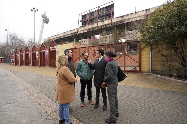 Cuenca y otros ediles socialistas en la visita al entorno de Los Cármenes.