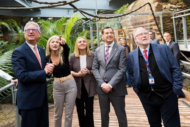 El presidente de la Junta y las consejeras de Educación y Fomento, en su visita al Parque de las Ciencias en febrero pasado.