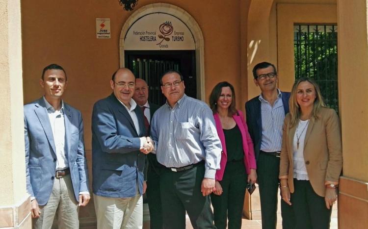 Sebastián Pérez saluda a Trinitario Betoret. Sebastián Pérez saluda a Trinitario Betoret.