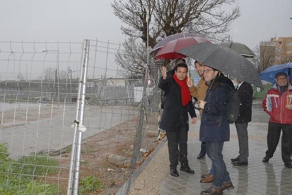 El alcalde, con los concejales de Participación y Urbanismo, en su visita a La Chana.