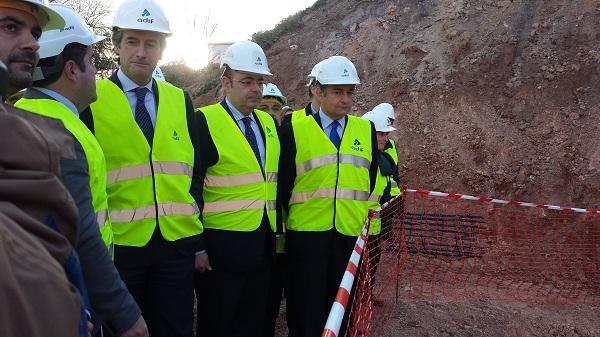 Sebastián Pérez junto al ministro De la Serna en una visita a las obras del AVE en Loja.