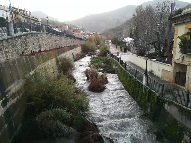 Río Monachil a su paso por la localidad. 