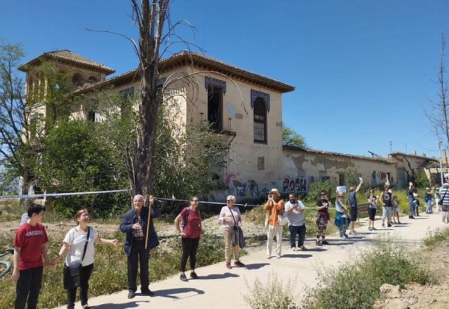 Cadena humana para pedir la recuperación de la Casería de los Cipreses. 