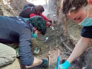 El equipo ArqueoAntro ha encontrado doce nuevas víctimas de la represión franquista en la fosa de Nigüelas.