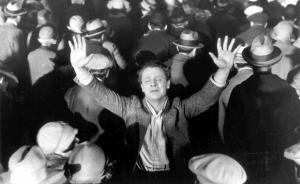 Fotograma de 'The Crowd' (1928), dirigido por King Vidor.