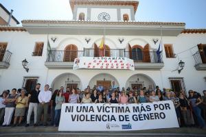 Concentración en Las Gabias, tras el último feminicidio en España.