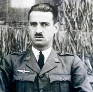 Ante la conspiración contra la República, Cisneros se afilió al Partido Comunista y recibió el encargo de reorganizar la Fuerza Aérea republicana. 