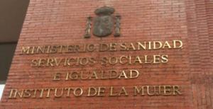 Rótulo en la fachada del Instituto de las Mujeres.
