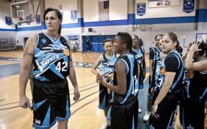 Gabrielle Ludwig, transfemenino del equipo de baloncesto Lady Saints del Mission College de Santa Clara (California, EEUU).