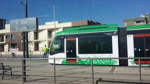 El Metro a su paso por el Zaidín.