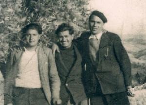 Francisco, Pepe y Antonio Quero. En un imagen tomada en los pinares de la silla del Moro sobre verano u otoño de 1943.