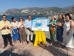 Presentación del cupón en la playa de La Herradura. 