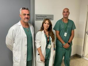Nicolás Pérez Izquierdo,Patricia Fuentes García y Daniel Guerrero Doblado,equipo de Coordinación de Enfermería de Trasplante del Hospital Universitario Virgen de las Nieves.