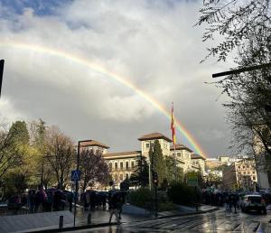 Un bello arcoíris en la tarde de este viernes, desde la Avenida de la Constitución. 