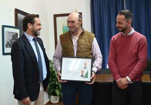 El pastor Alfonso Jiménez Fernández recibe la distinción. 