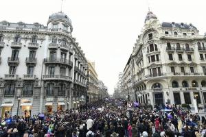 Impresionante imagen que muestra la multitudinaria manifestación feminista de Granada.