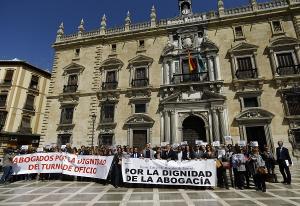 La concentración se ha celebrado a las puertas del TSJA.