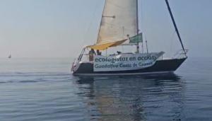 Embarcación de Ecologistas Guadalfeo.
