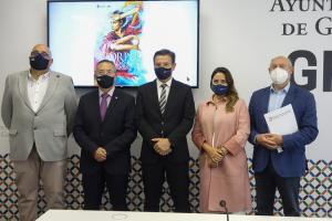 Luis Salvador con Lucía Garrido y los representantes de caseteros y empresarios.