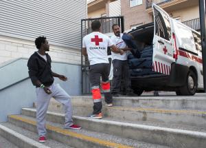 Imagen de archivo de Cruz Roja habilitando un albergue para migrantes.