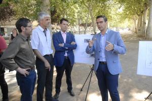 El alcalde con el concejal de Urbanismo y responsables de Emasagra.