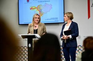 La alcaldesa junto a Ana Agudo.