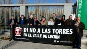 Cartel de protesta durante la entrega de alegaciones. 