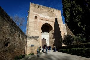 Visitantes en la Alhambra.