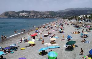 Ambiente en la zona este de La Herradura este domingo. 