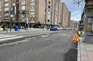 Obras para renovar el pavimento del carril bus-bici de Poeta Manuel de Góngora