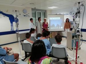 Astrónomos y enfermeras organizadoras de la actividad, en el taller.